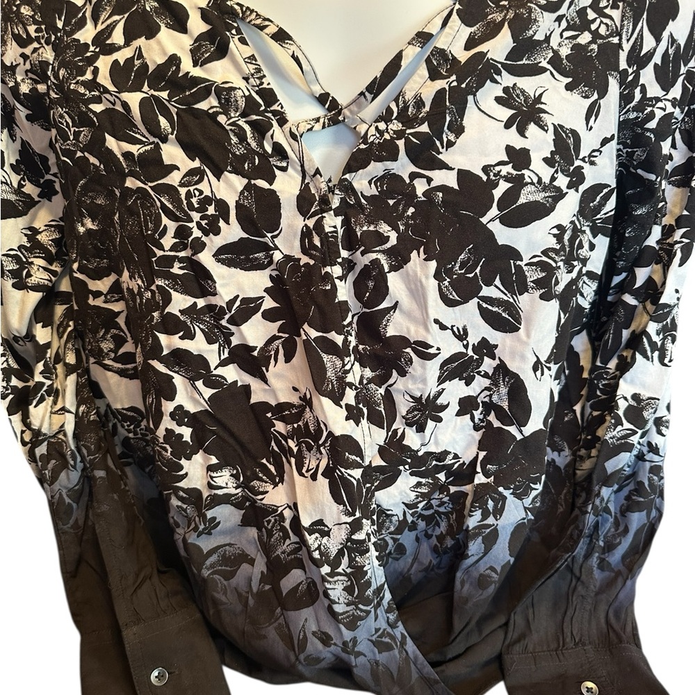 Rock & Republic Black and White Floral Blouse Long Sleeve Tunic Blouse